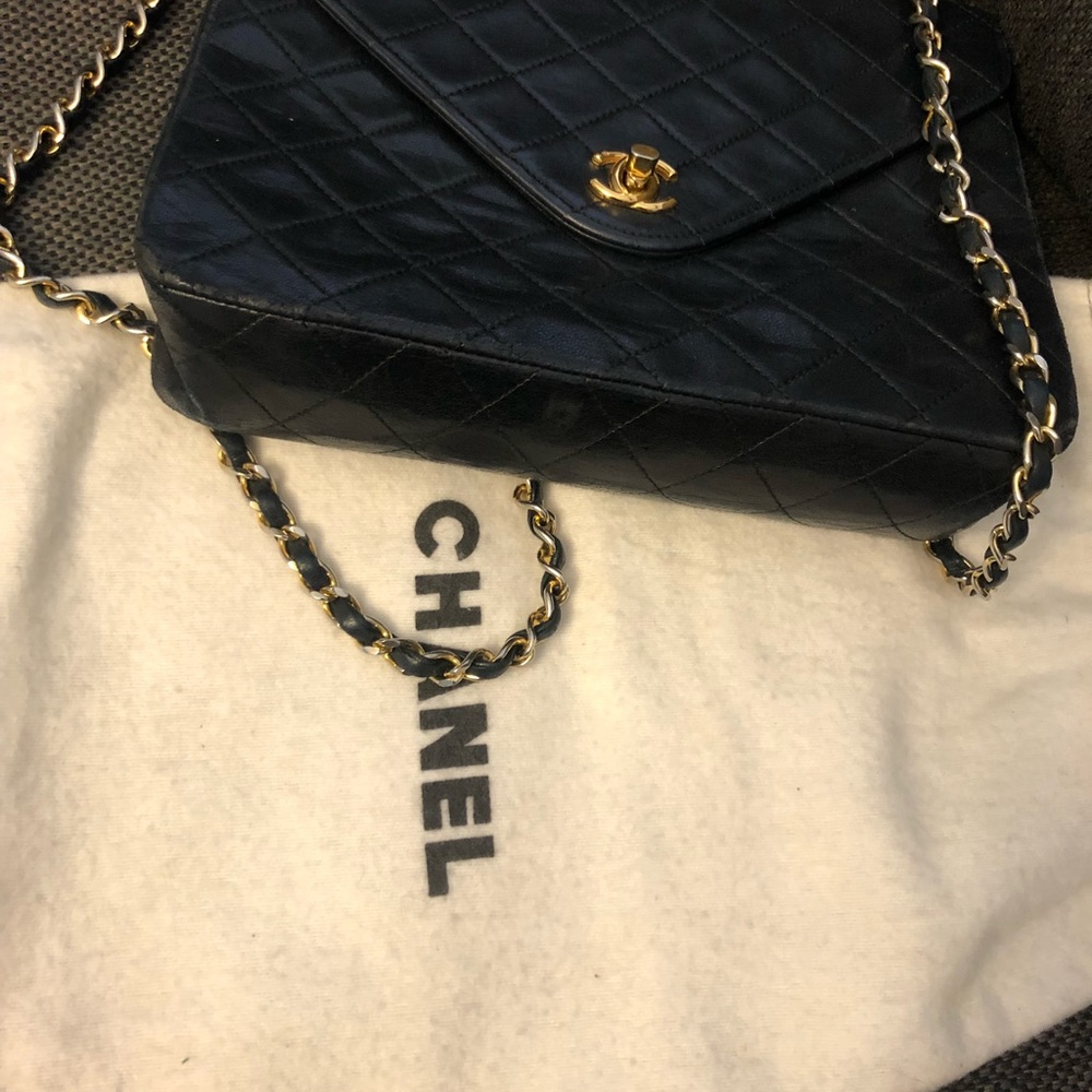 TRADED vintage AUTHENTIC Chanel classic flap - Picture 3 of 8